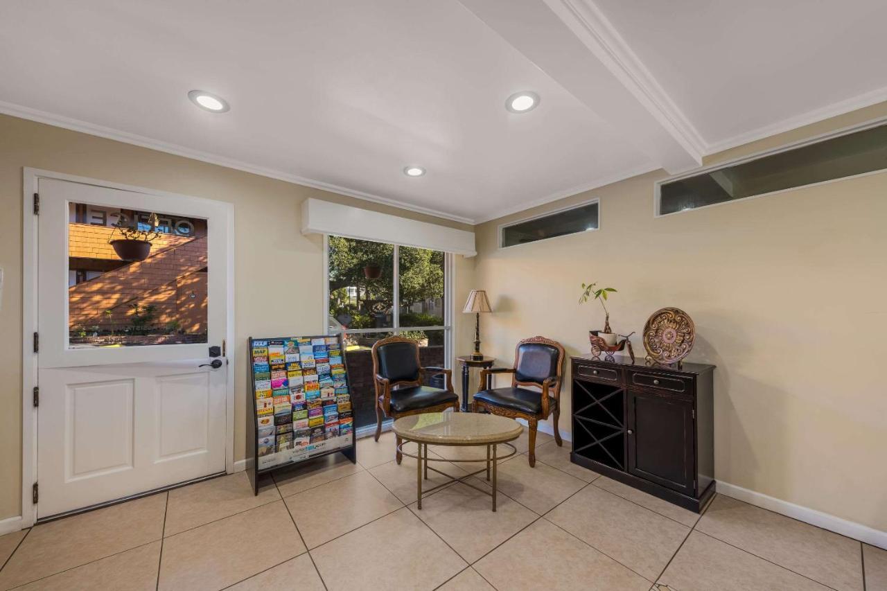 Clarion Collection Carmel Oaks Inn Экстерьер фото