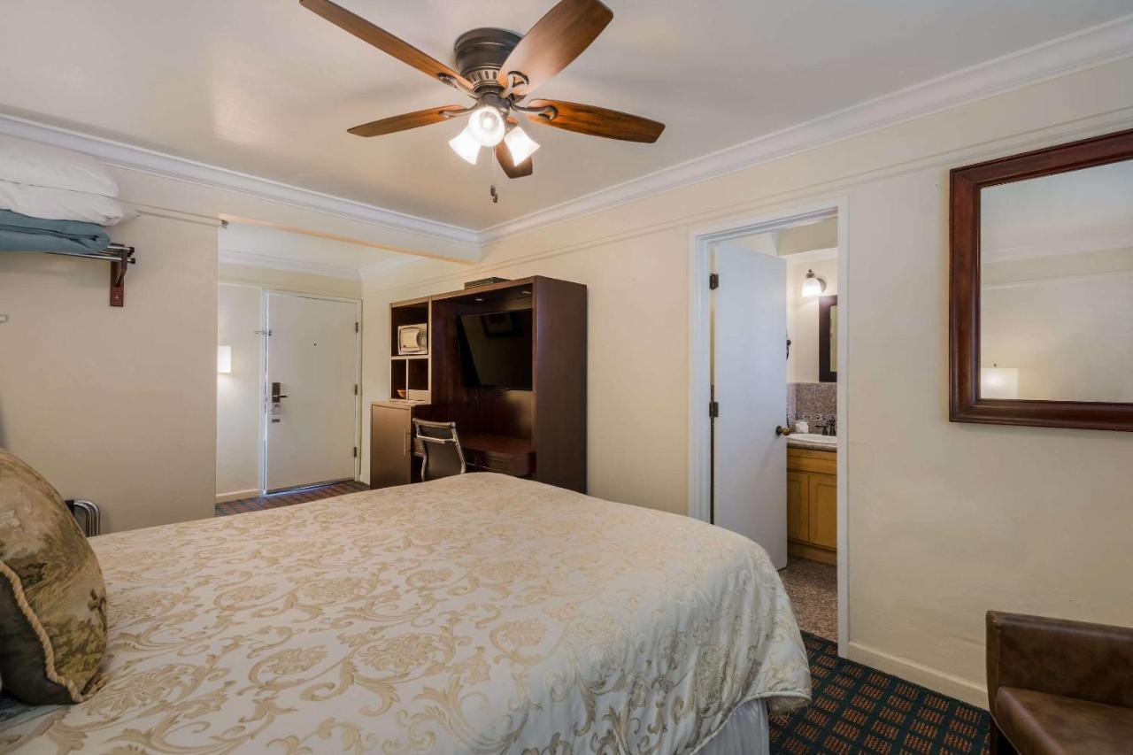 Clarion Collection Carmel Oaks Inn Экстерьер фото