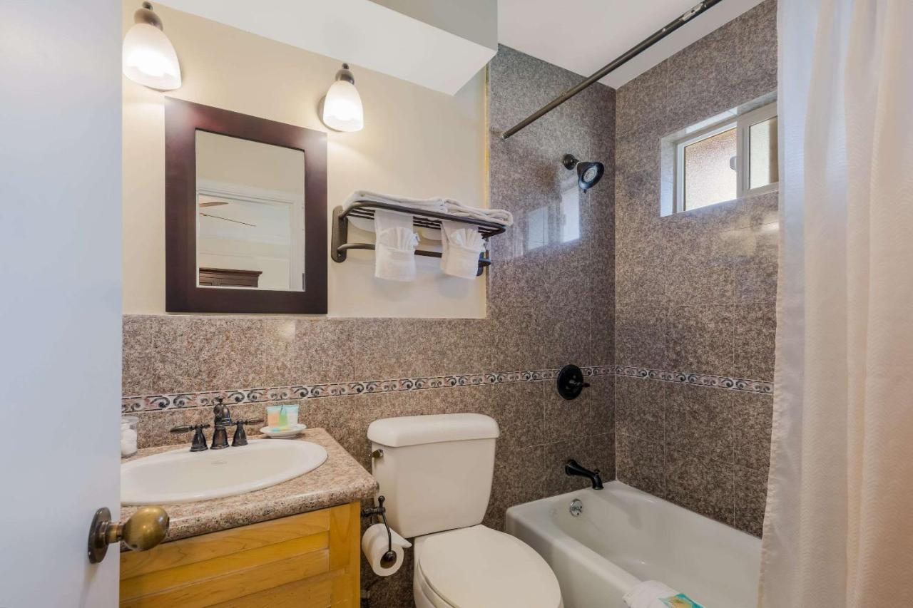 Clarion Collection Carmel Oaks Inn Экстерьер фото