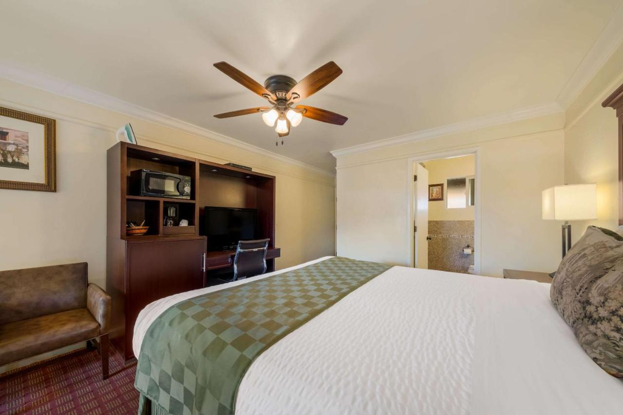 Clarion Collection Carmel Oaks Inn Экстерьер фото