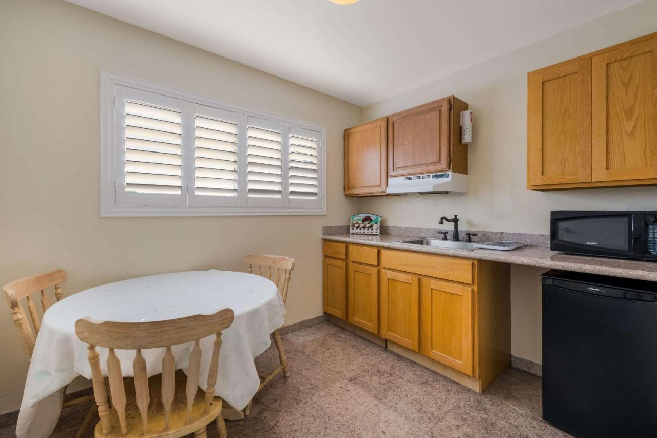 Clarion Collection Carmel Oaks Inn Экстерьер фото