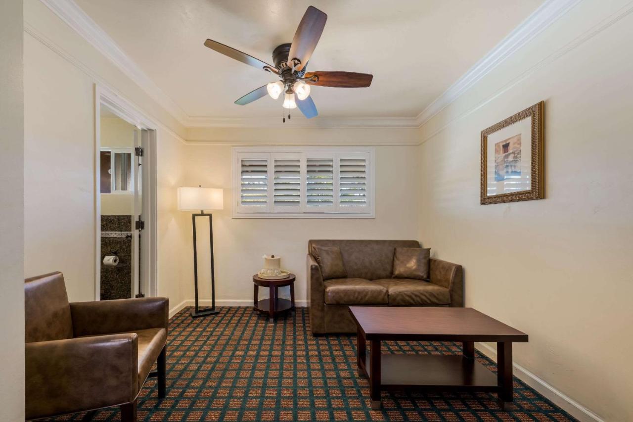 Clarion Collection Carmel Oaks Inn Экстерьер фото
