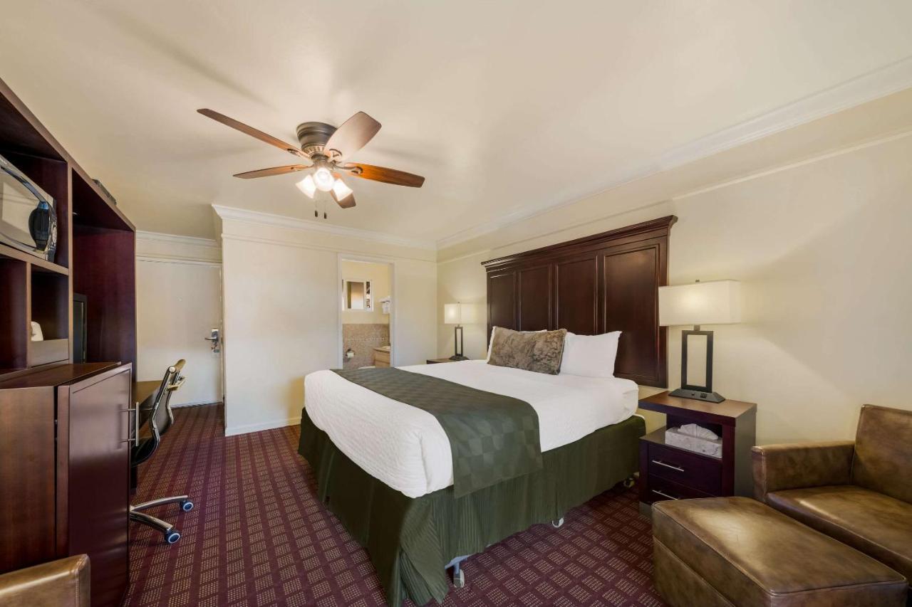 Clarion Collection Carmel Oaks Inn Экстерьер фото