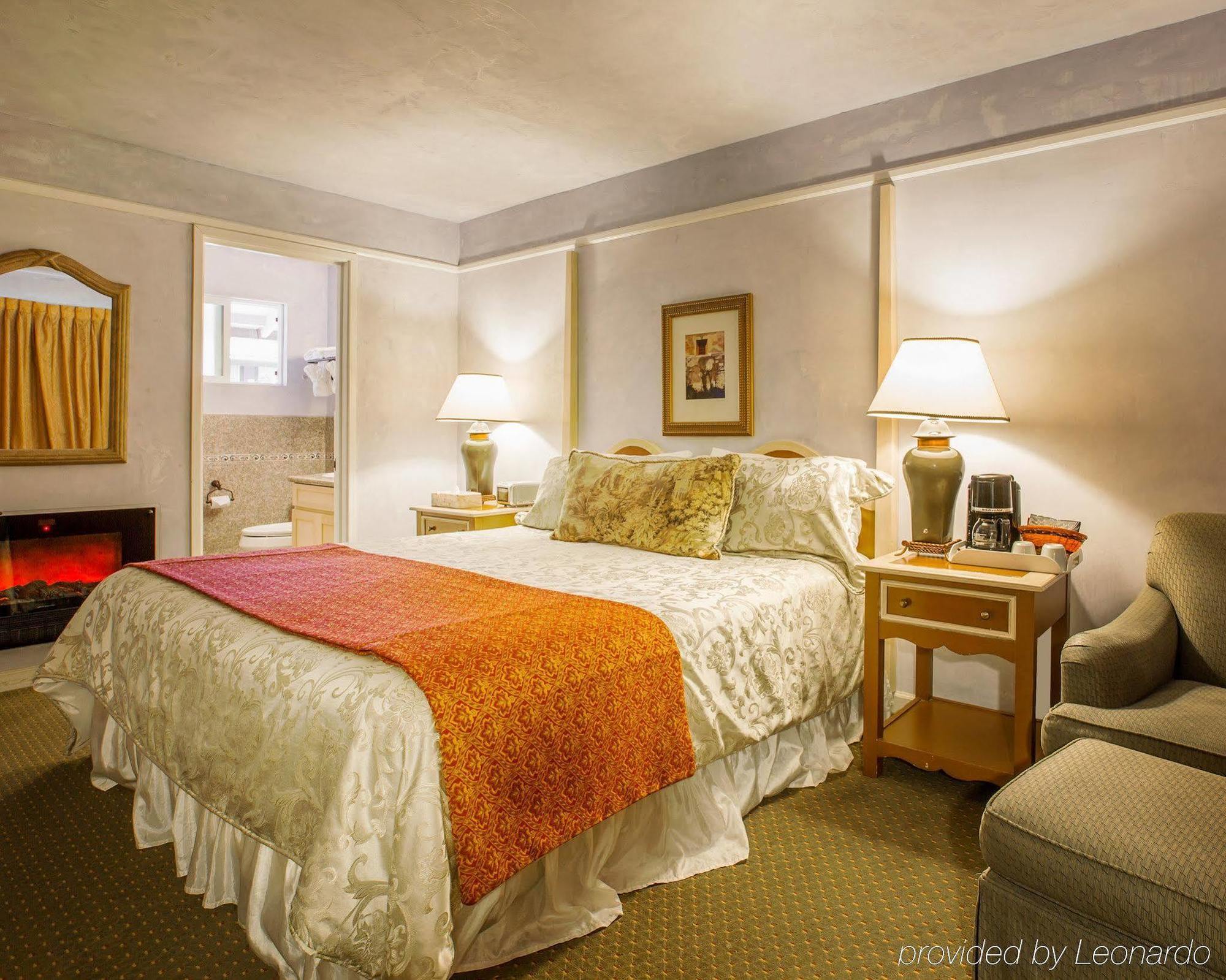 Clarion Collection Carmel Oaks Inn Экстерьер фото