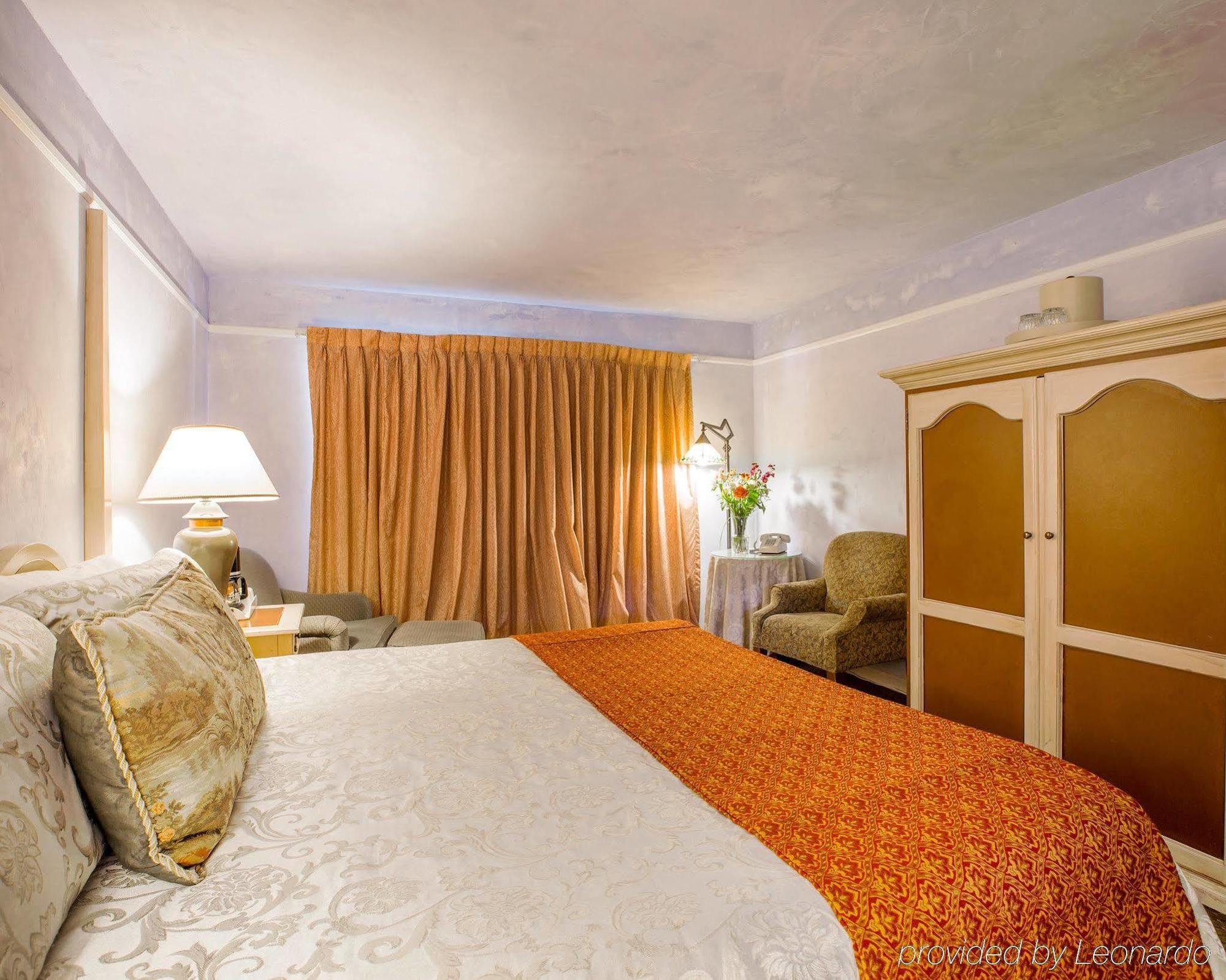 Clarion Collection Carmel Oaks Inn Экстерьер фото
