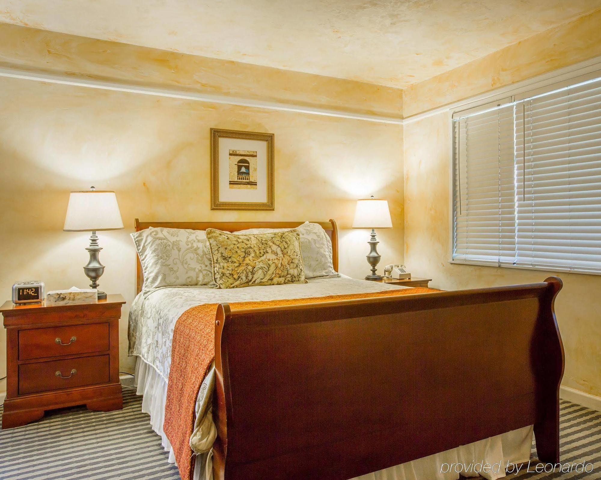Clarion Collection Carmel Oaks Inn Экстерьер фото