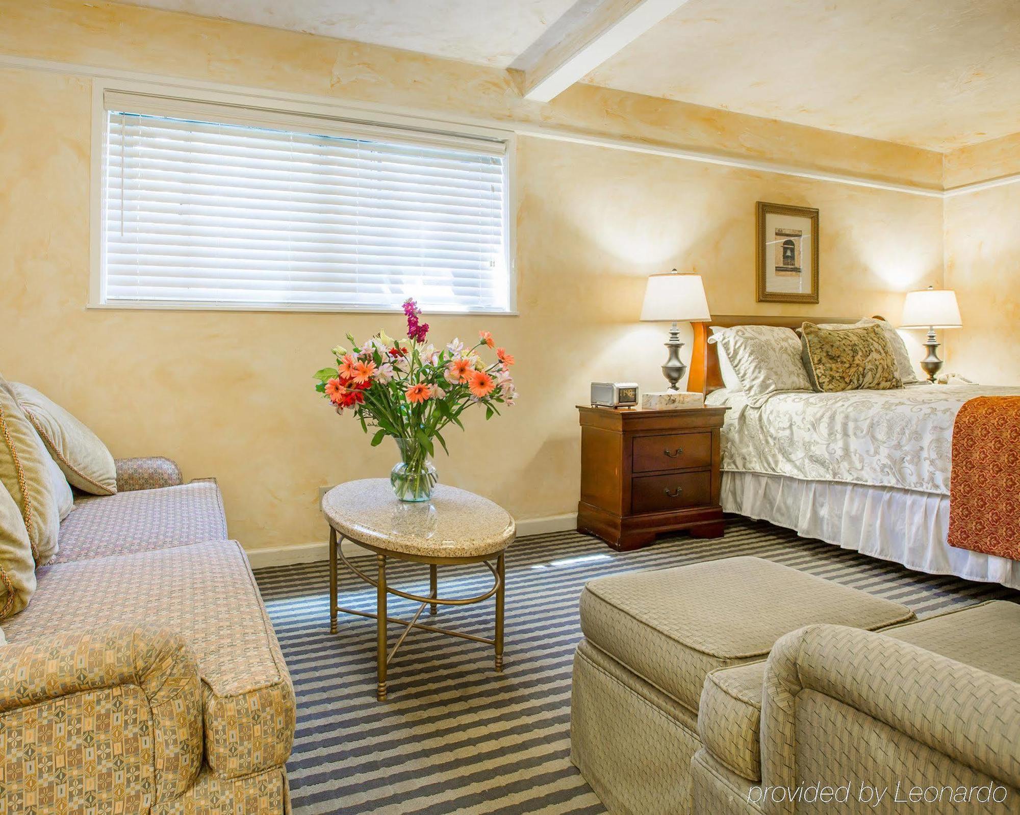 Clarion Collection Carmel Oaks Inn Экстерьер фото